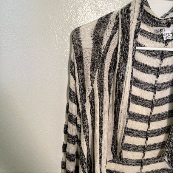 Volcom Crystal Moon Wrap Sweater Cream Gray Stripes - Picture 5 of 10